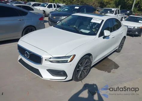2021 Volvo S60 T5 Momentum z USA, uszkodzony, nr VIN 7JR102FK3MG093197